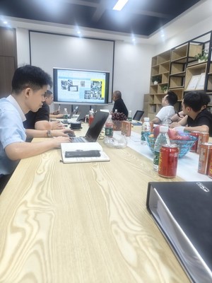 集团上市公司领导一行到公司技术交流合作